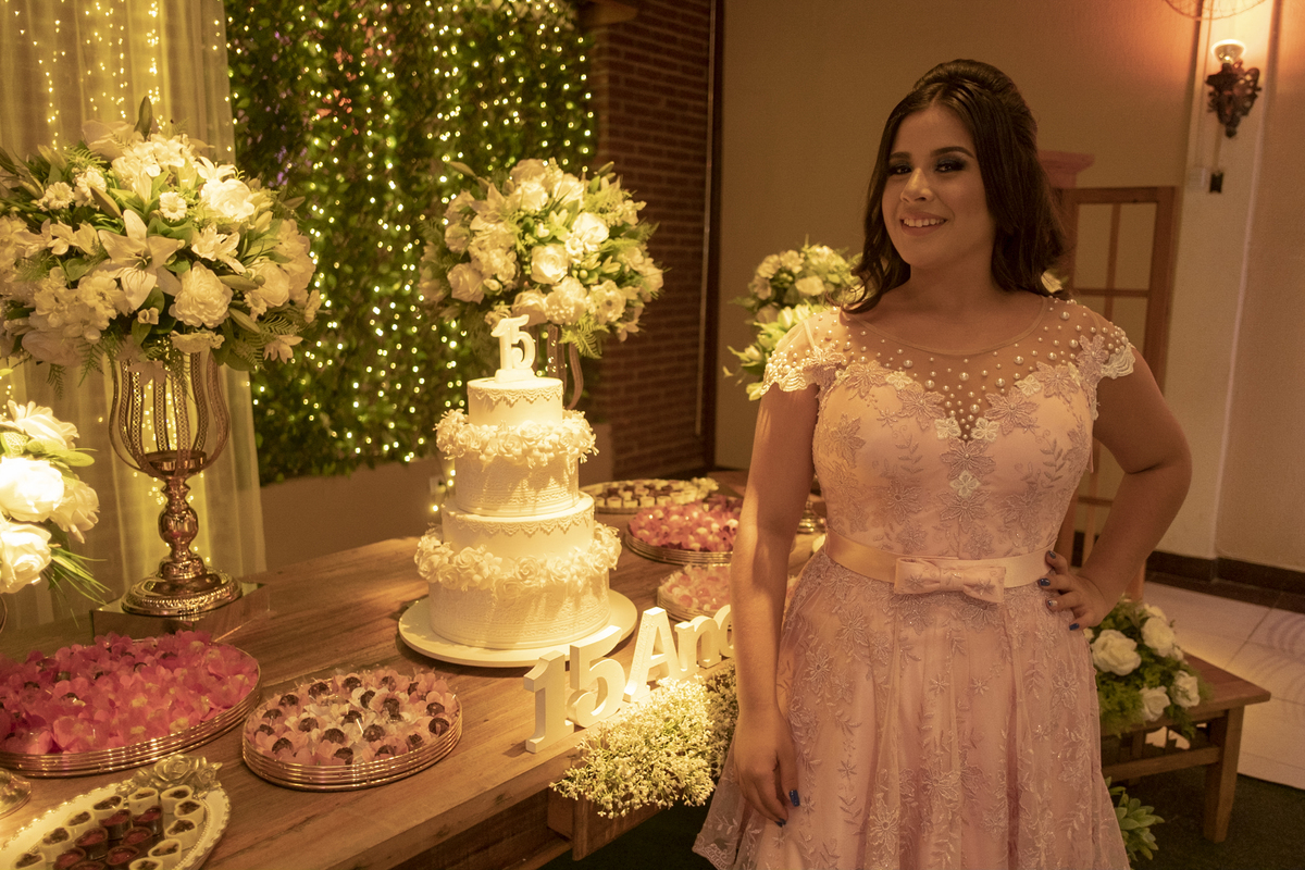 Filme de Festa de 15 Anos Giovanna, realizado no Salão de Festas Flamingo na Cidade de Poá - SP, Fotografia de 15 anos feita pelo fotografo Daniel Moura e Patty Moura da clique a dois fotografia, especialista em Debutantes
