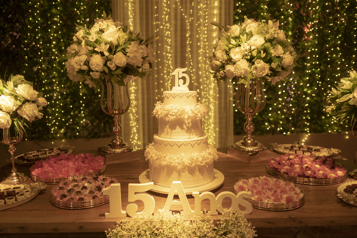 Filme de Festa de 15 Anos Giovanna, realizado no Salão de Festas Flamingo na Cidade de Poá - SP, Fotografia de 15 anos feita pelo fotografo Daniel Moura e Patty Moura da clique a dois fotografia, especialista em Debutantes