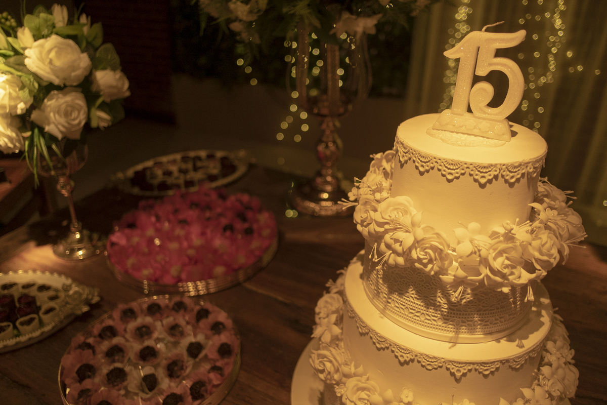 Filme de Festa de 15 Anos Giovanna, realizado no Salão de Festas Flamingo na Cidade de Poá - SP, Fotografia de 15 anos feita pelo fotografo Daniel Moura e Patty Moura, especialista em Debutantes, Decoração de luxo, Festa 15 anos