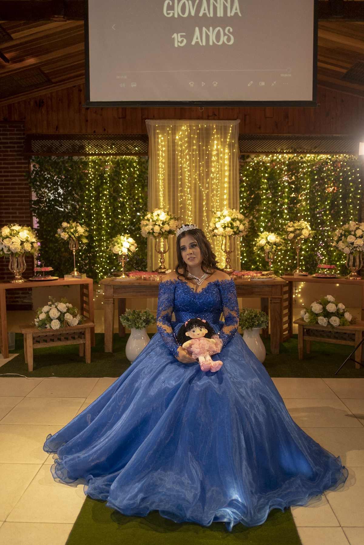 Looks mãe e filha festa de 15 anos:
Filme de Festa de 15 Anos Giovanna, realizado no Salão de Festas Flamingo na Cidade de Poá - SP, Fotografia de 15 anos feita pelo fotografo Daniel Moura  especialista em Debutantes, Decoração de luxo, Festa de 15 anos