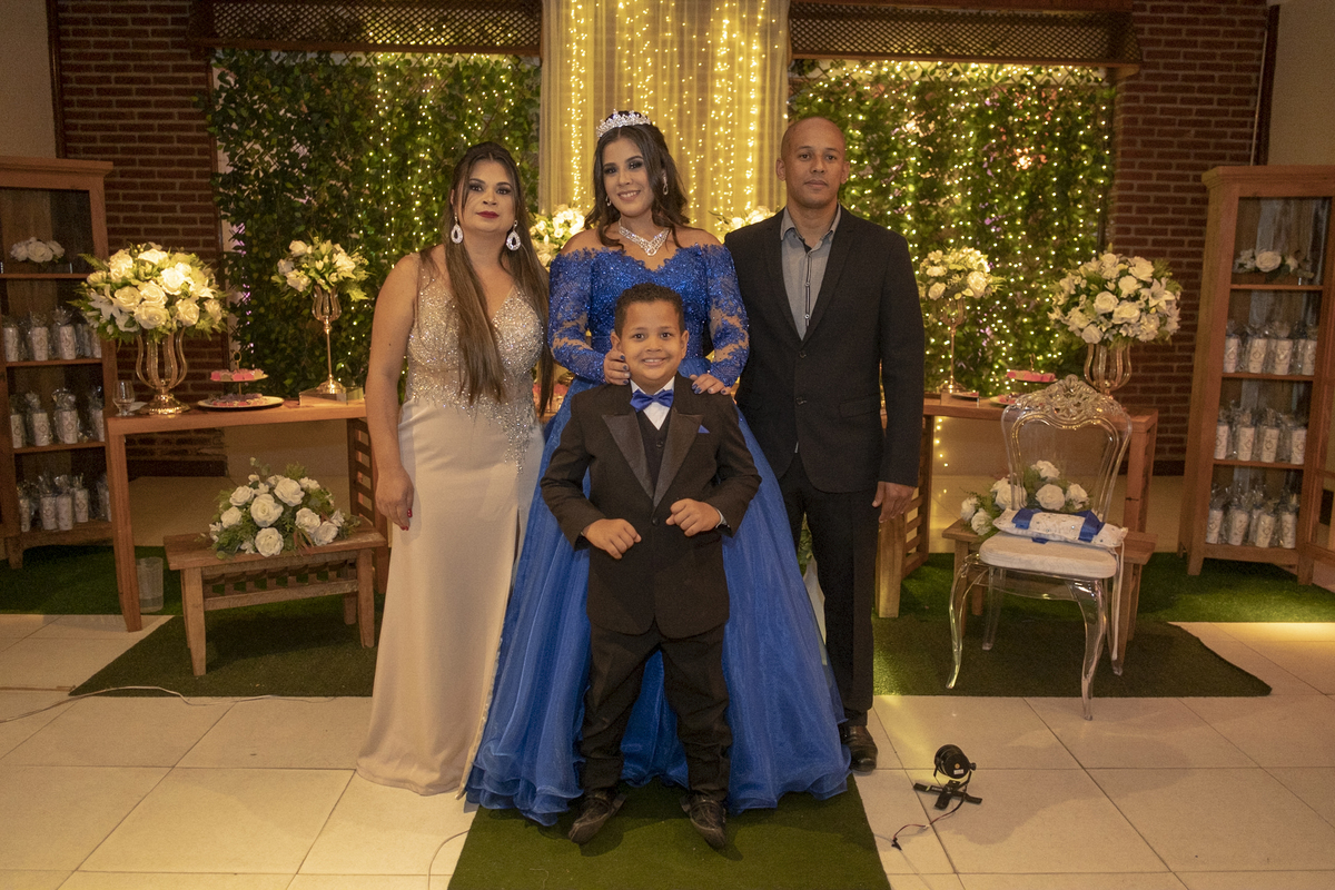 Looks mãe e filha festa de 15 anos:
Filme de Festa de 15 Anos Giovanna, realizado no Salão de Festas Flamingo na Cidade de Poá - SP, Fotografia de 15 anos feita pelo fotografo Daniel Moura  especialista em Debutantes, Decoração de luxo, Festa de 15 anos