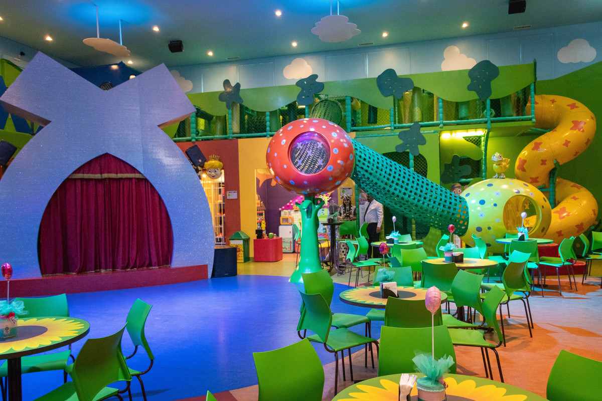 Festa infantil com o tema das bonecas LOL no salão de festas Casa X buffet infantil, que contou com os fotógrafos Daniel Moura e Patty Moura da Clique a Dois fotografia