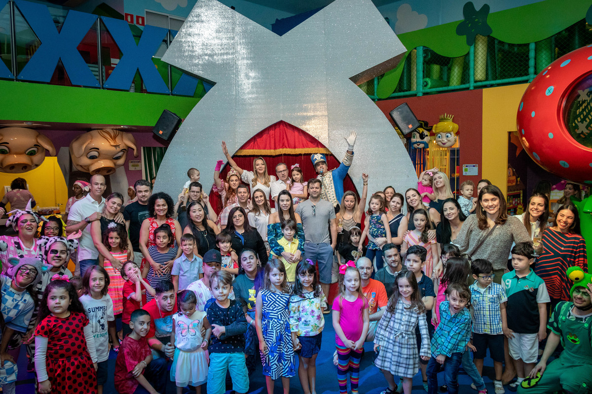 Festa infantil com o tema das bonecas LOL no salão de festas Casa X buffet infantil, que contou com os fotógrafos Daniel Moura e Patty Moura da Clique a Dois fotografia