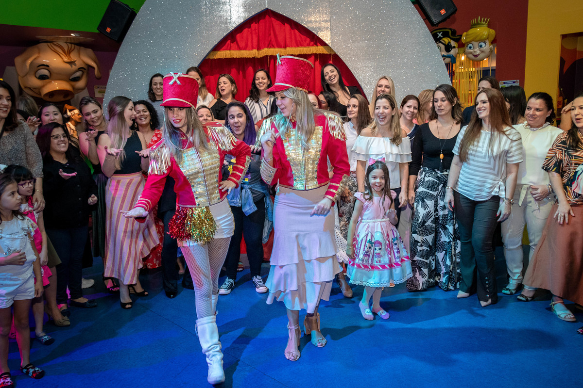 Festa infantil com o tema das bonecas LOL no salão de festas Casa X buffet infantil, que contou com os fotógrafos Daniel Moura e Patty Moura da Clique a Dois fotografia