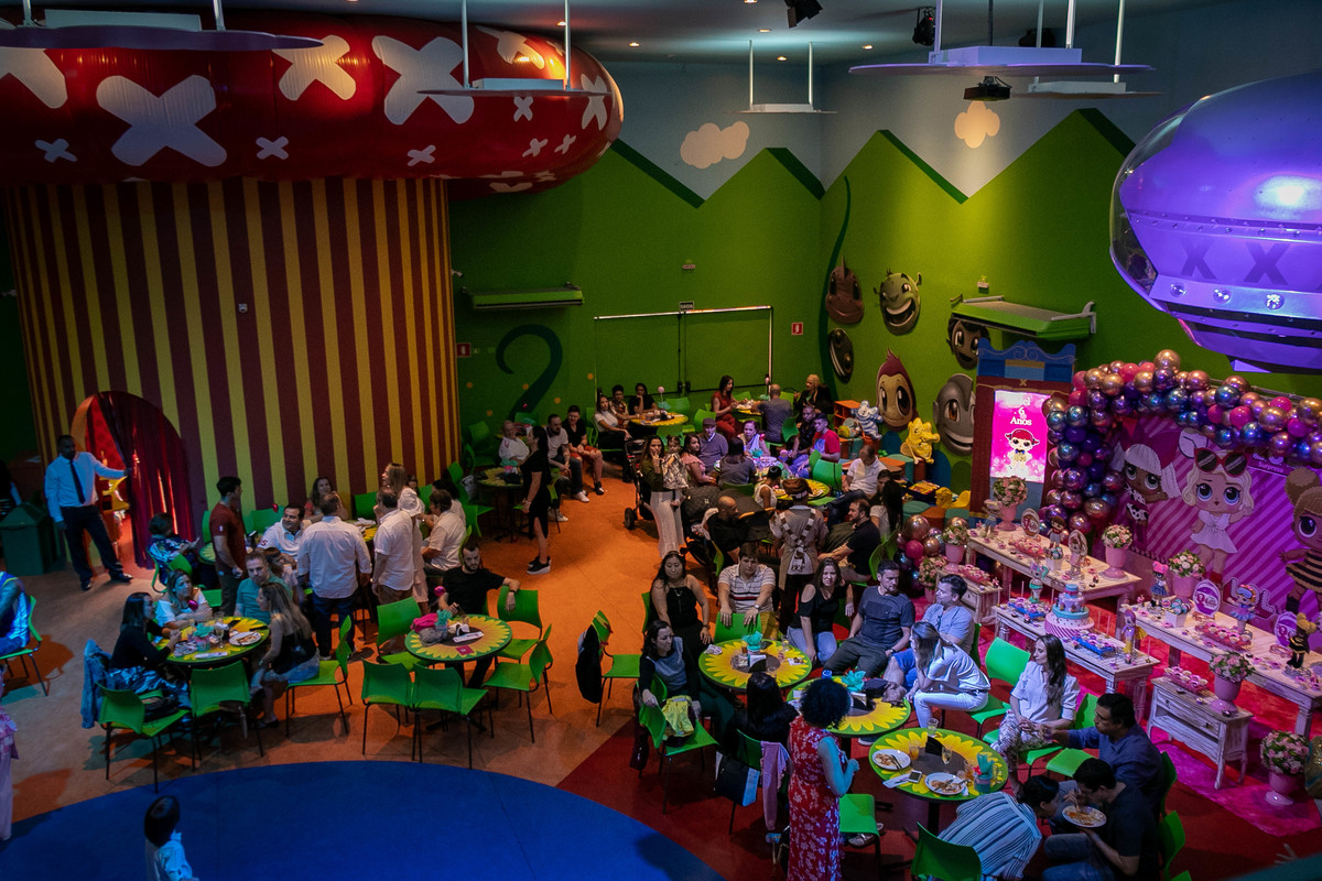 Festa infantil com o tema das bonecas LOL no salão de festas Casa X buffet infantil, que contou com os fotógrafos Daniel Moura e Patty Moura da Clique a Dois fotografia