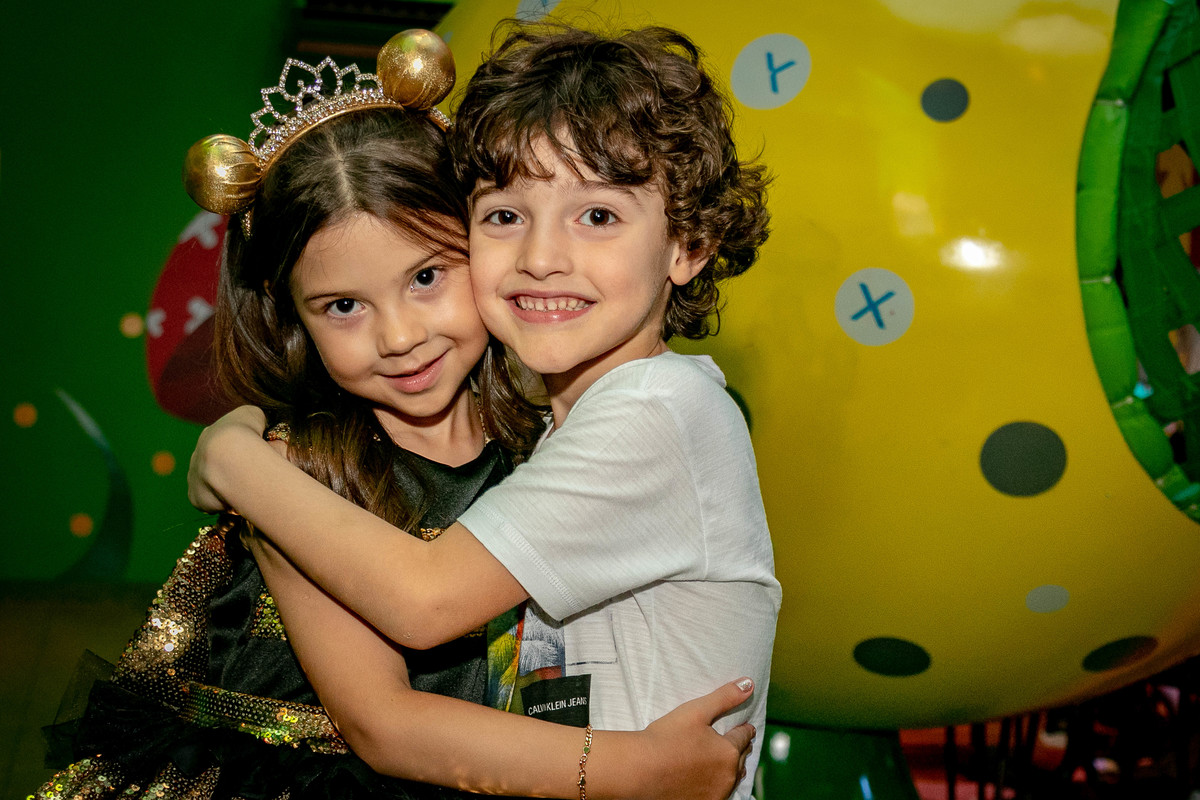 Festa infantil com o tema das bonecas LOL no salão de festas Casa X buffet infantil, que contou com os fotógrafos Daniel Moura e Patty Moura da Clique a Dois fotografia