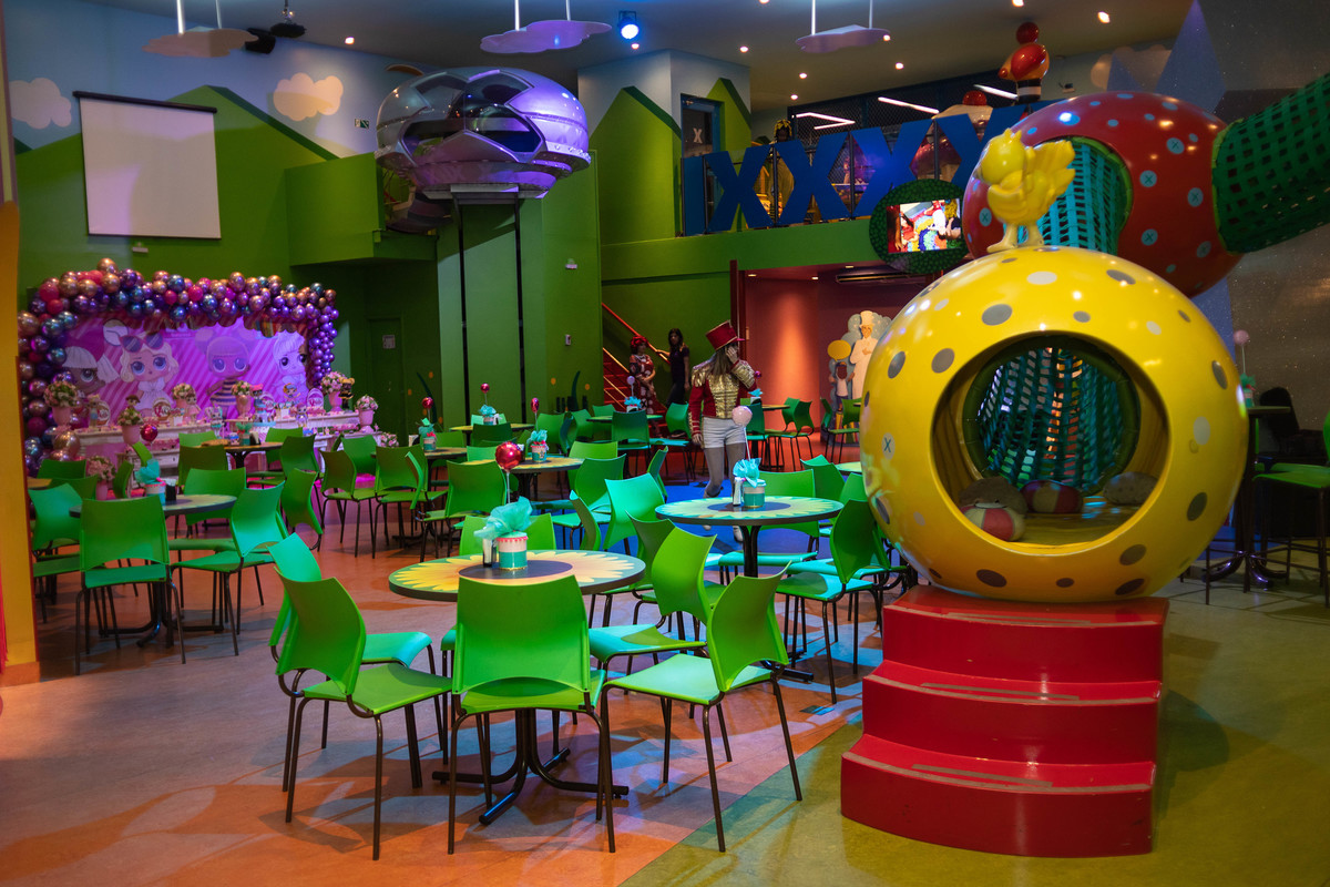 Festa infantil com o tema das bonecas LOL no salão de festas Casa X buffet infantil, que contou com os fotógrafos Daniel Moura e Patty Moura da Clique a Dois fotografia