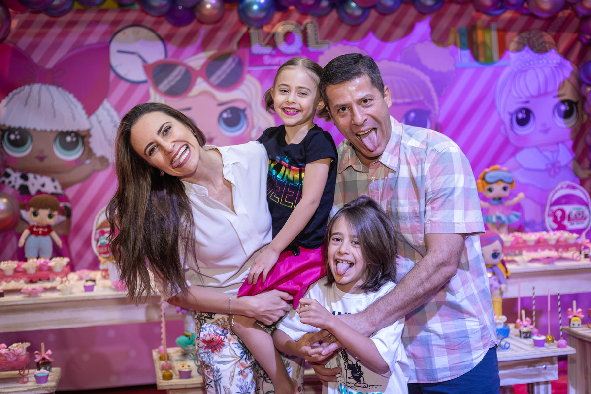 Festa infantil com o tema das bonecas LOL no salão de festas Casa X buffet infantil, que contou com os fotógrafos Daniel Moura e Patty Moura da Clique a Dois fotografia, festa de luxo.