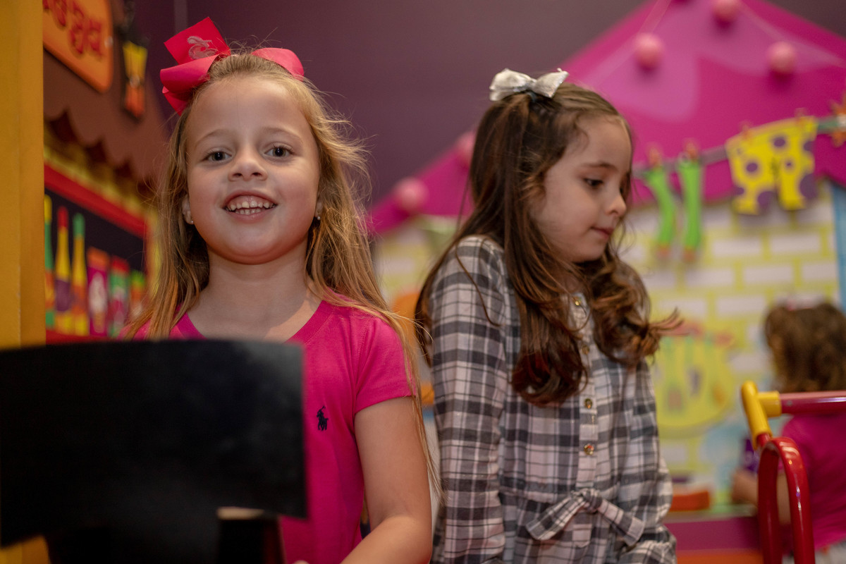 Festa infantil com o tema das bonecas LOL no salão de festas Casa X buffet infantil, que contou com os fotógrafos Daniel Moura e Patty Moura da Clique a Dois fotografia, festa de luxo.