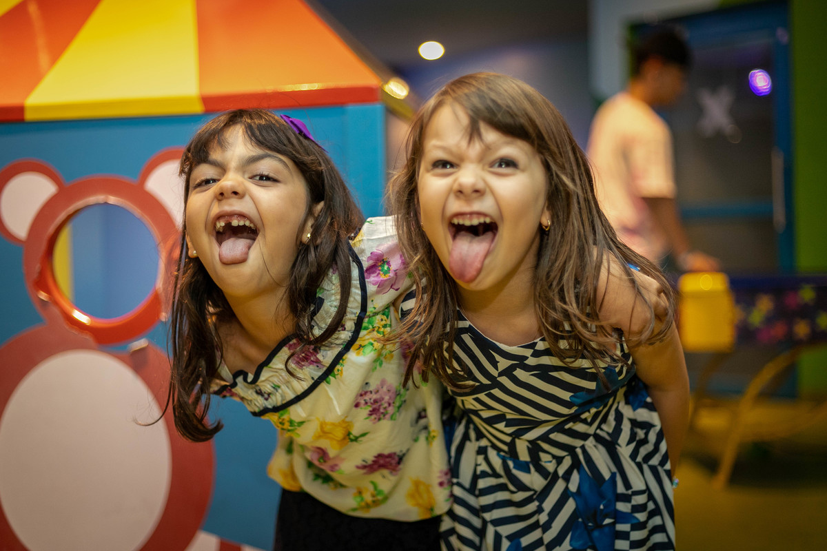 Festa infantil com o tema das bonecas LOL no salão de festas Casa X buffet infantil, que contou com os fotógrafos Daniel Moura e Patty Moura da Clique a Dois fotografia, festa de luxo.