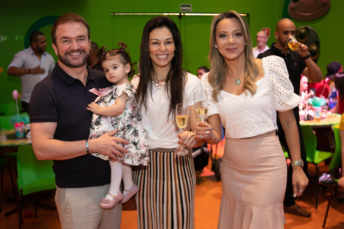 Festa infantil com o tema das bonecas LOL no salão de festas Casa X buffet infantil, que contou com os fotógrafos Daniel Moura e Patty Moura da Clique a Dois fotografia, festa de luxo.