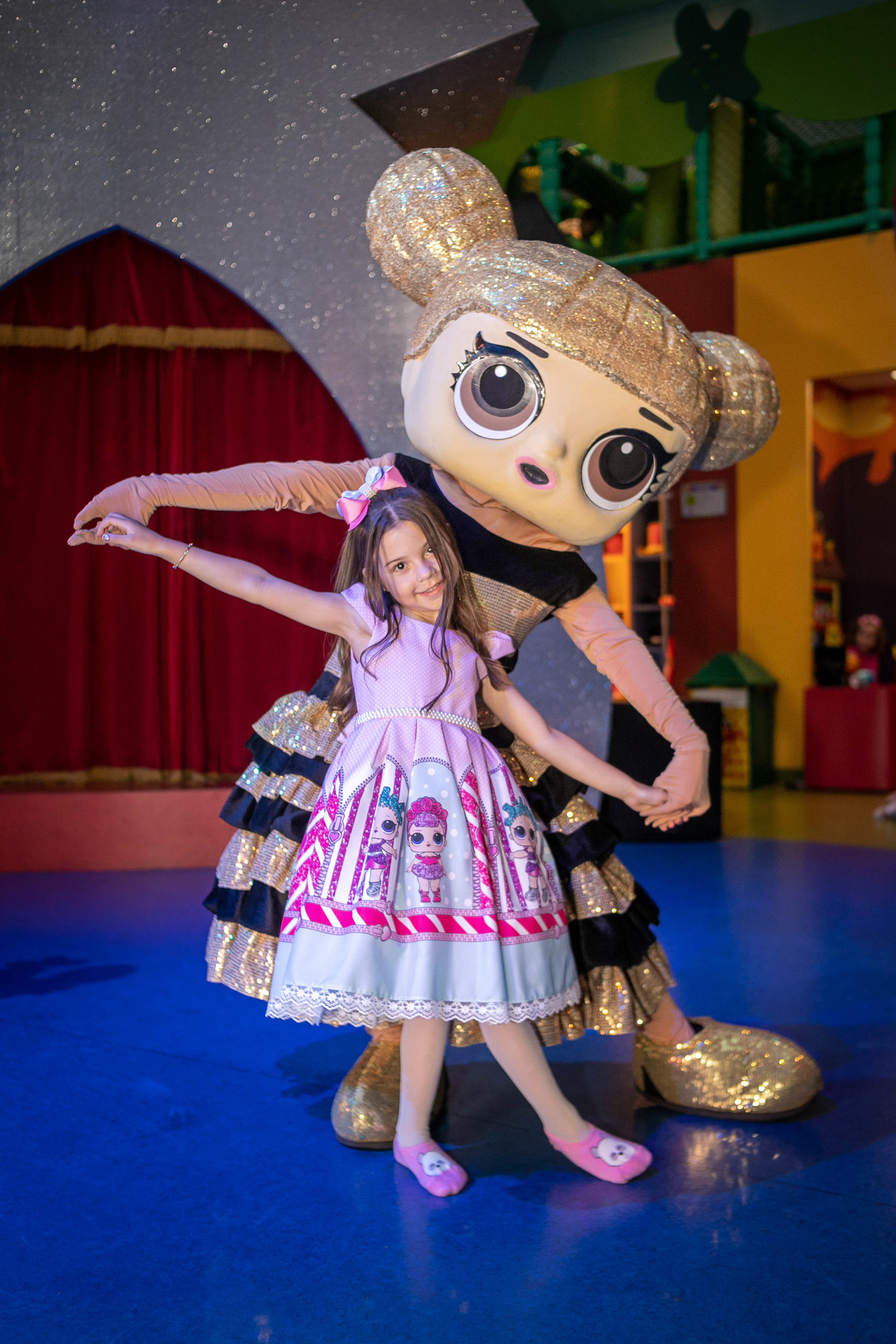 Festa infantil com o tema das bonecas LOL no salão de festas Casa X buffet infantil, que contou com os fotógrafos Daniel Moura e Patty Moura da Clique a Dois fotografia, festa de luxo.