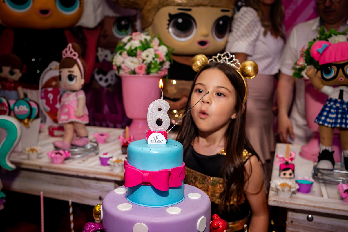 Festa infantil com o tema das bonecas LOL no salão de festas Casa X buffet infantil, que contou com os fotógrafos Daniel Moura e Patty Moura da Clique a Dois fotografia, festa de luxo.