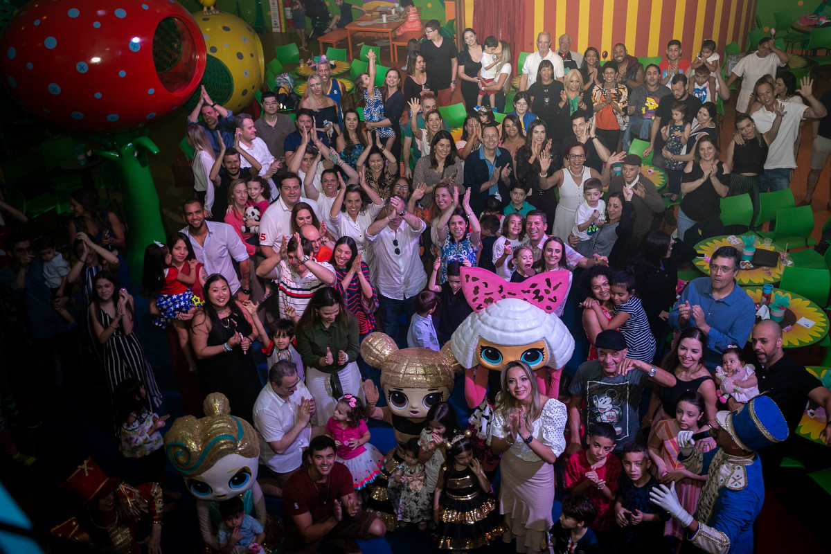 Festa infantil com o tema das bonecas LOL no salão de festas Casa X buffet infantil, que contou com os fotógrafos Daniel Moura e Patty Moura da Clique a Dois fotografia, festa de luxo. Self geral