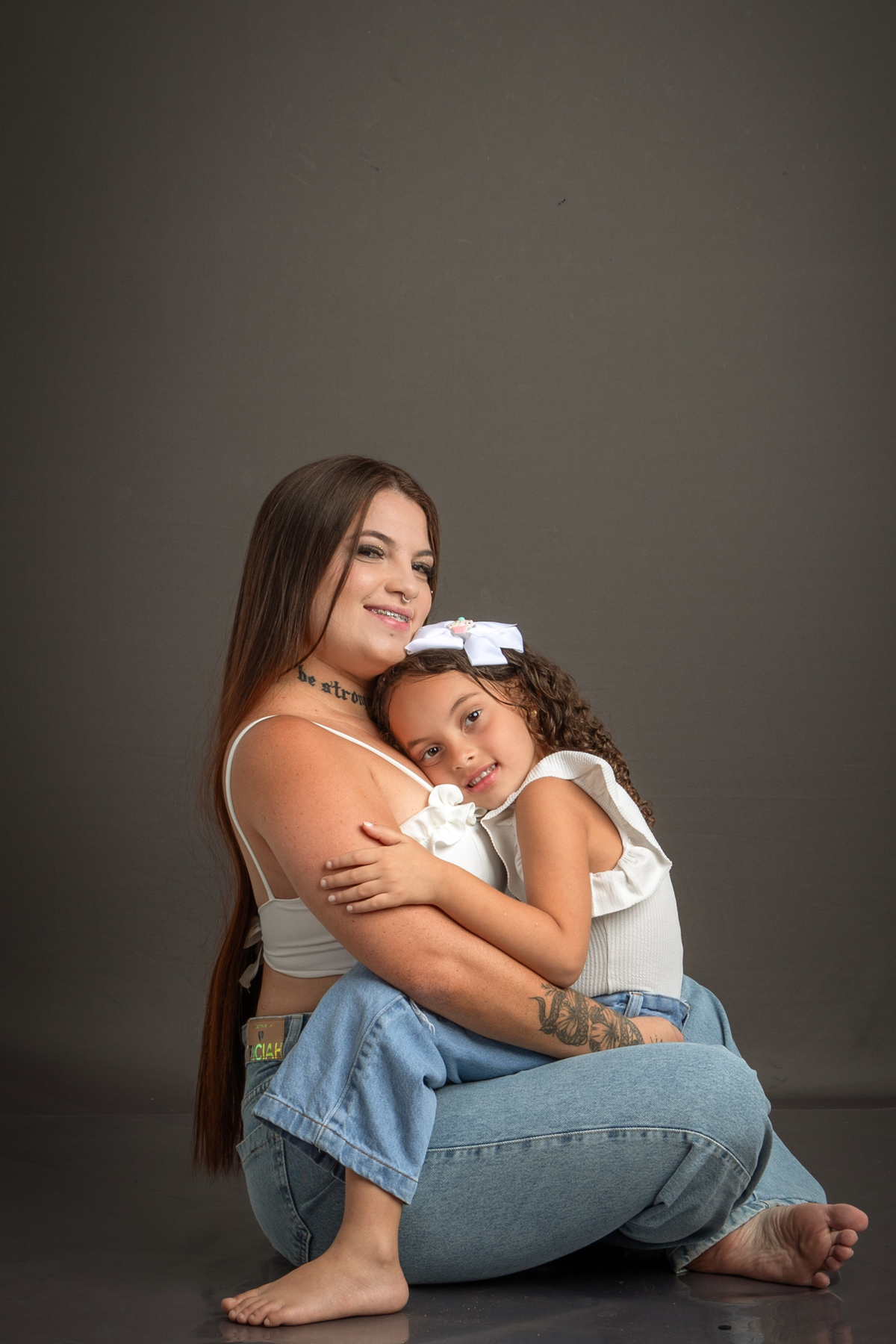 Ensaio Fotográfico: Ensaio de familia, Capturando Emoções Únicas
Imagens incríveis de ensaios de casal, debutante e família, em estúdio e cenários ao ar livre. Retratos cheios de estilo, emoção e autenticidade para eternizar momentos especiais.