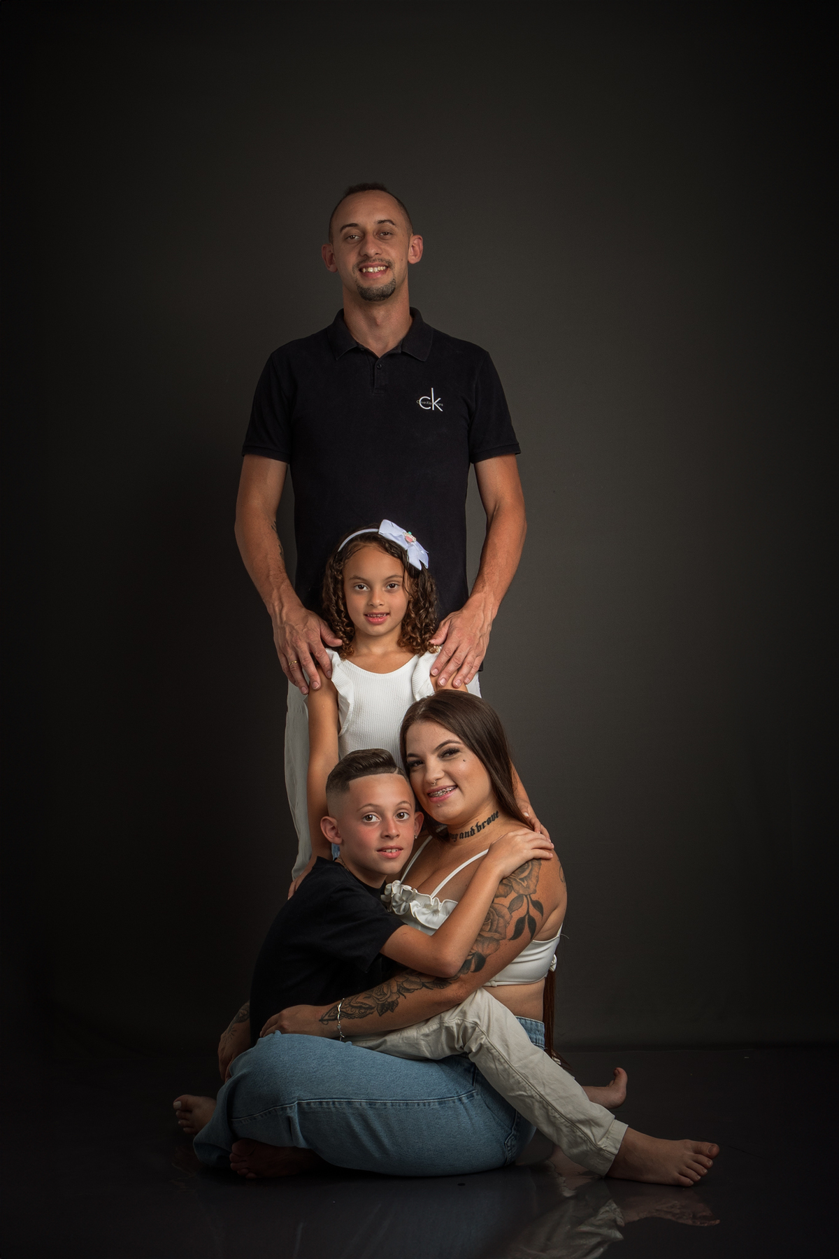 Ensaio Fotográfico: Ensaio de familia, Capturando Emoções Únicas
Imagens incríveis de ensaios de casal, debutante e família, em estúdio e cenários ao ar livre. Retratos cheios de estilo, emoção e autenticidade para eternizar momentos especiais.