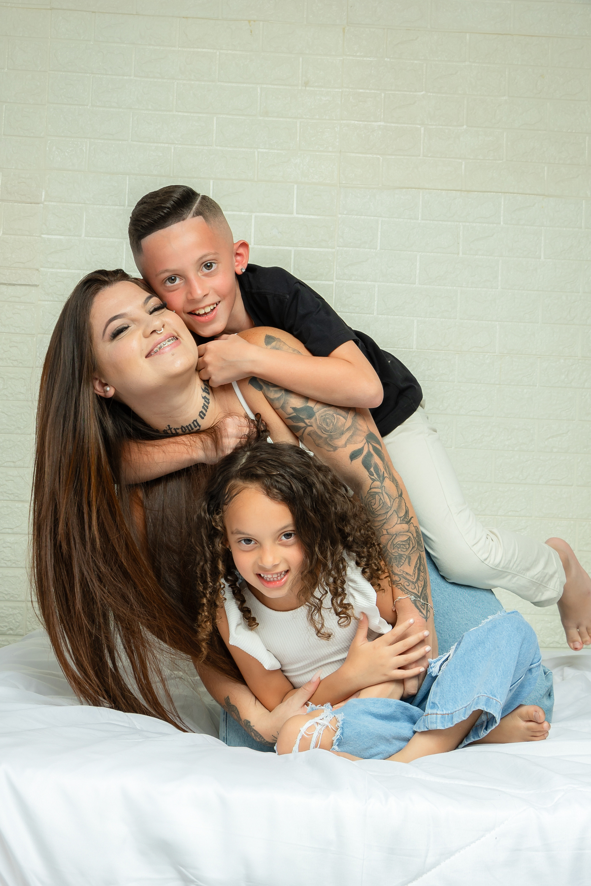 Ensaio Fotográfico: Ensaio de familia, Capturando Emoções Únicas
Imagens incríveis de ensaios de casal, debutante e família, em estúdio e cenários ao ar livre. Retratos cheios de estilo, emoção e autenticidade para eternizar momentos especiais.