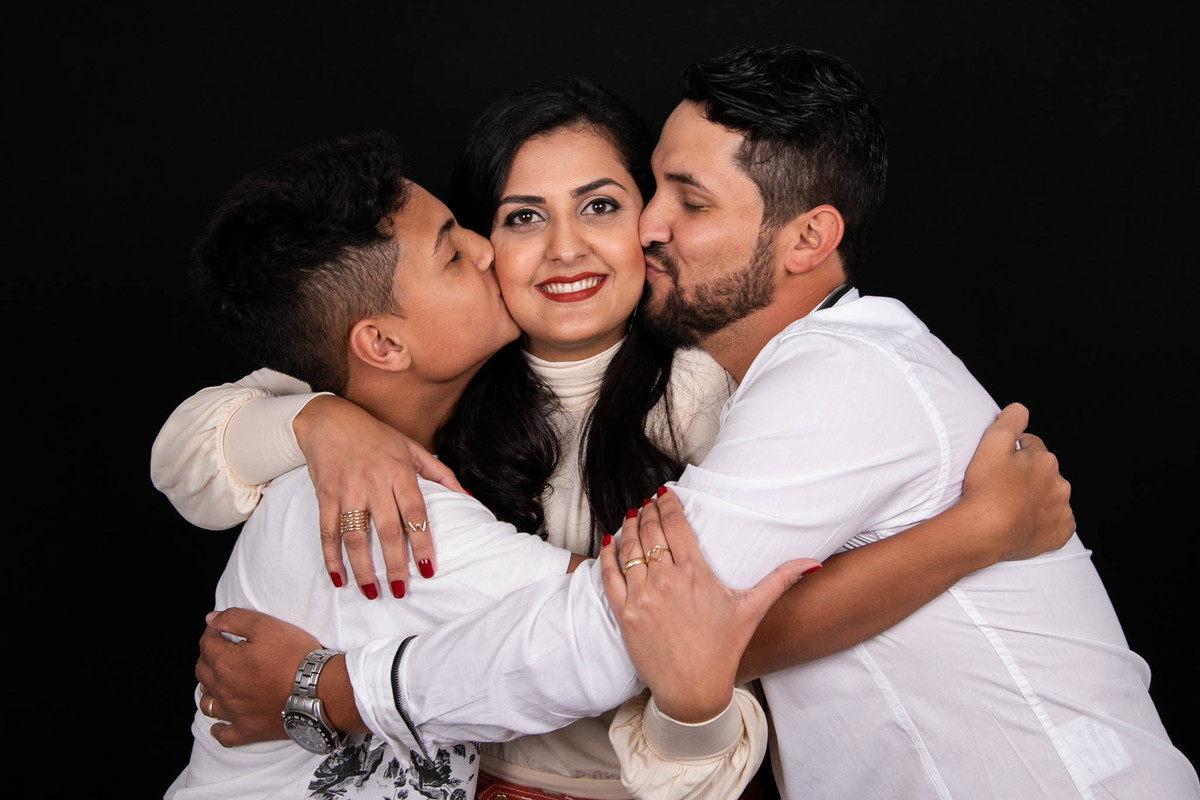 Ensaio Fotográfico: Ensaio de familia, Capturando Emoções Únicas
Imagens incríveis de ensaios de casal, debutante e família, em estúdio e cenários ao ar livre. Retratos cheios de estilo, emoção e autenticidade para eternizar momentos especiais.