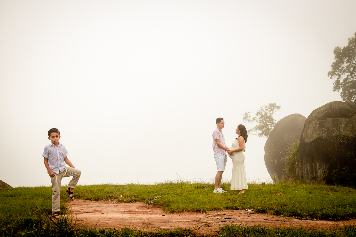 Ensaio fotográfico de gestante e família no Pico do Urubu em Mogi das Cruzes - por Daniel Moura da Clique a Dois 