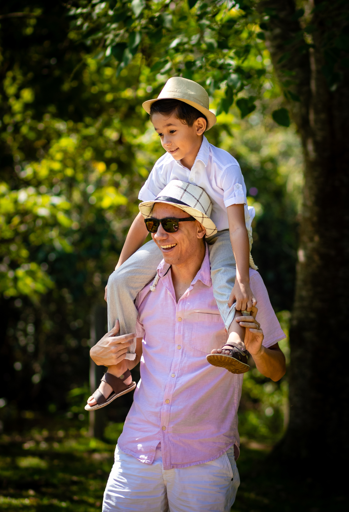 Ensaio fotográfico de gestante e família no Pico do Urubu e Parque Centenário em Mogi das Cruzes - por Daniel Moura da Clique a Dois - um divertido piquenique em família