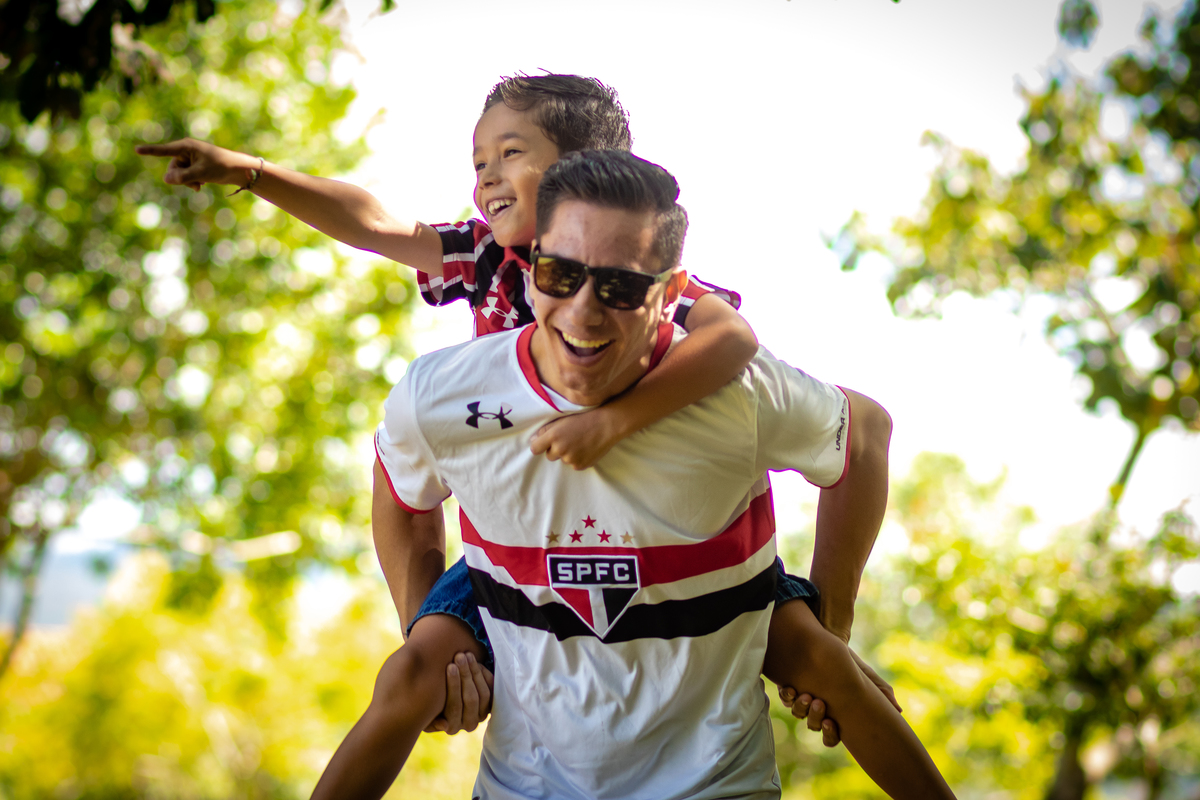 Ensaio fotográfico de gestante e família no Pico do Urubu e Parque Centenário em Mogi das Cruzes - por Daniel Moura da Clique a Dois - um divertido piquenique em família