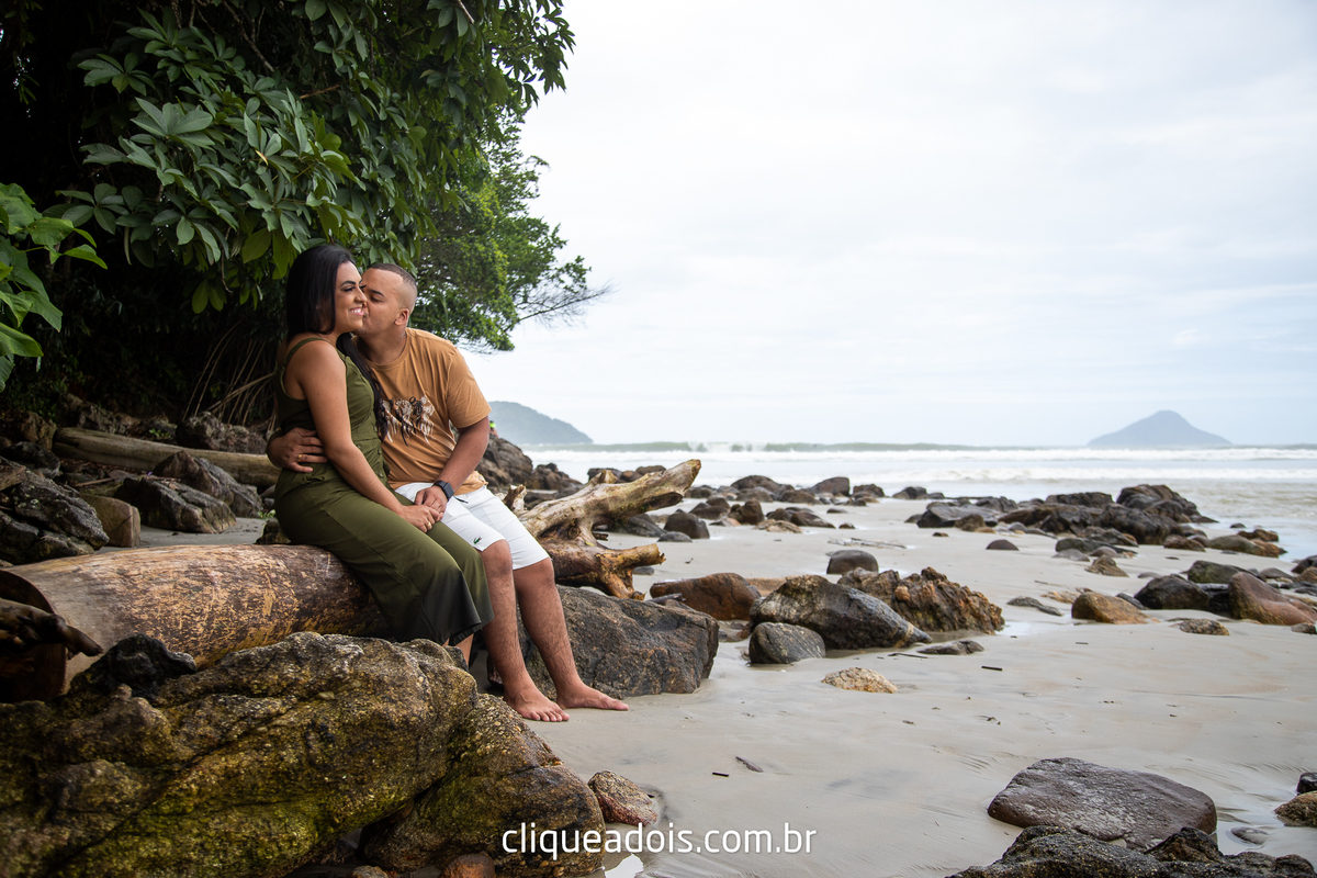 Ensaio fotográfico de Casal (Namorados) realizado na Praia de Juquehy no litoral norte de São Paulo, Daniel Moura e Patty Moura, fotografia de casamento, melhor praia para fotografar