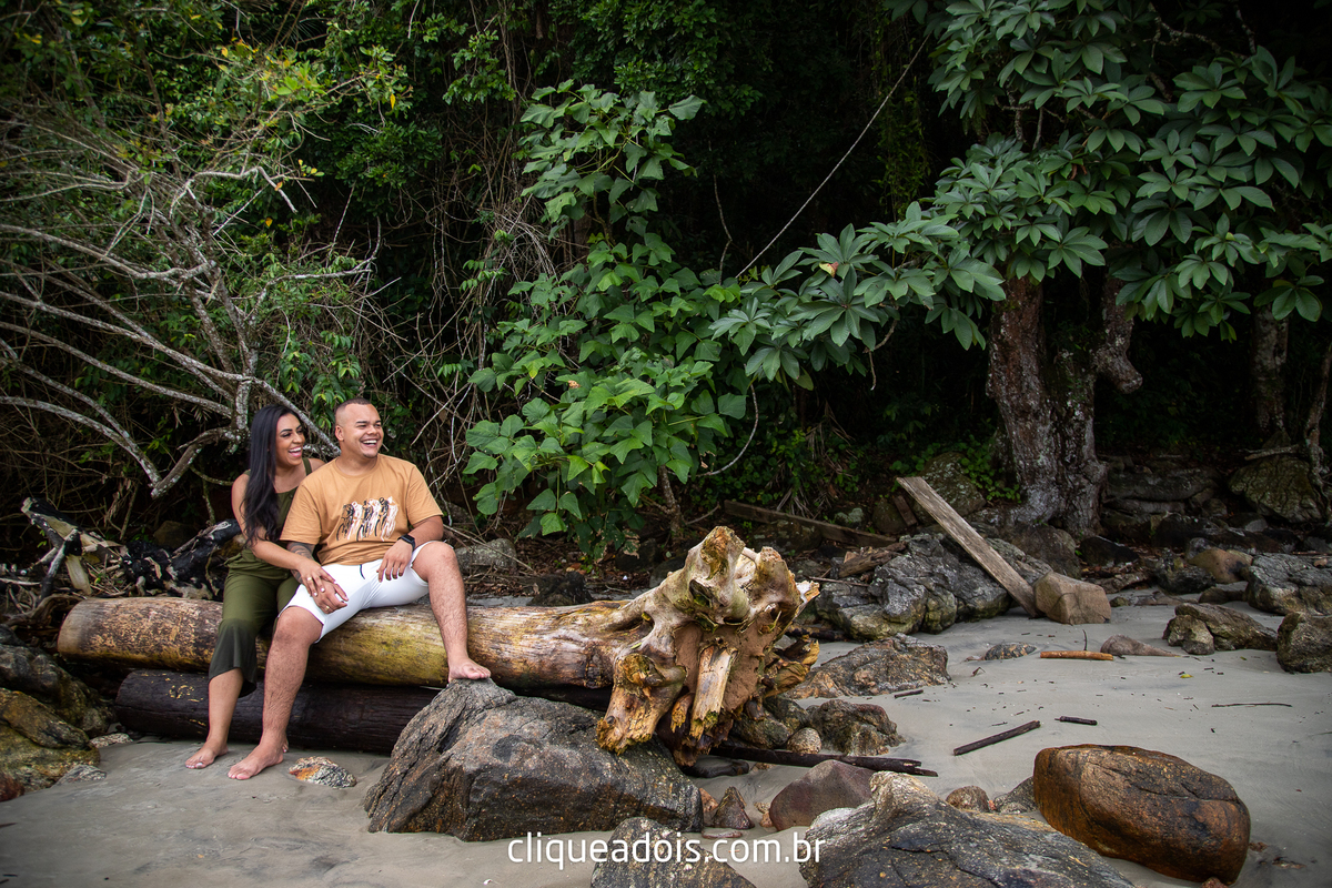 Ensaio fotográfico de Casal (Namorados) realizado na Praia de Juquehy no litoral norte de São Paulo, Daniel Moura e Patty Moura, fotografia de casamento, melhor praia para fotografar