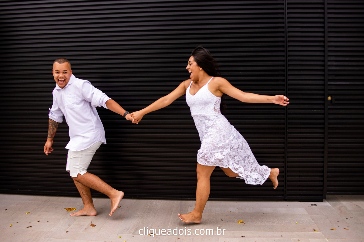 Ensaio fotográfico de Casal (Namorados) realizado na Praia de Juquehy no litoral norte de São Paulo, Daniel Moura e Patty Moura, fotografia de casamento, melhor praia para fotografar