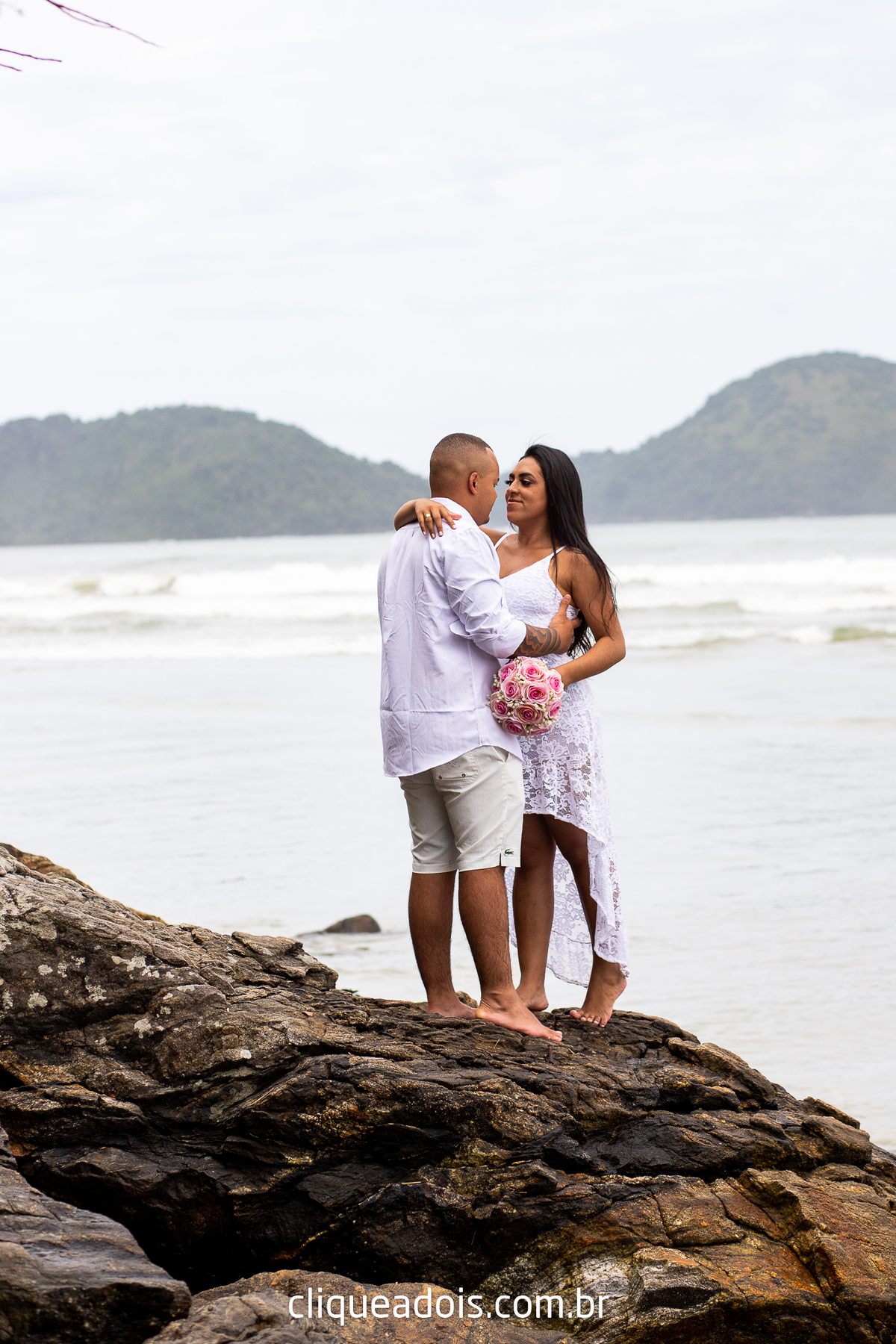 Ensaio fotográfico de Casal (Namorados) realizado na Praia de Juquehy no litoral norte de São Paulo, Daniel Moura e Patty Moura, fotografia de casamento, melhor praia para fotografar
