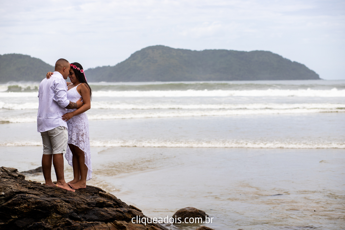 Ensaio fotográfico de Casal (Namorados) realizado na Praia de Juquehy no litoral norte de São Paulo, Daniel Moura e Patty Moura, fotografia de casamento, melhor praia para fotografar