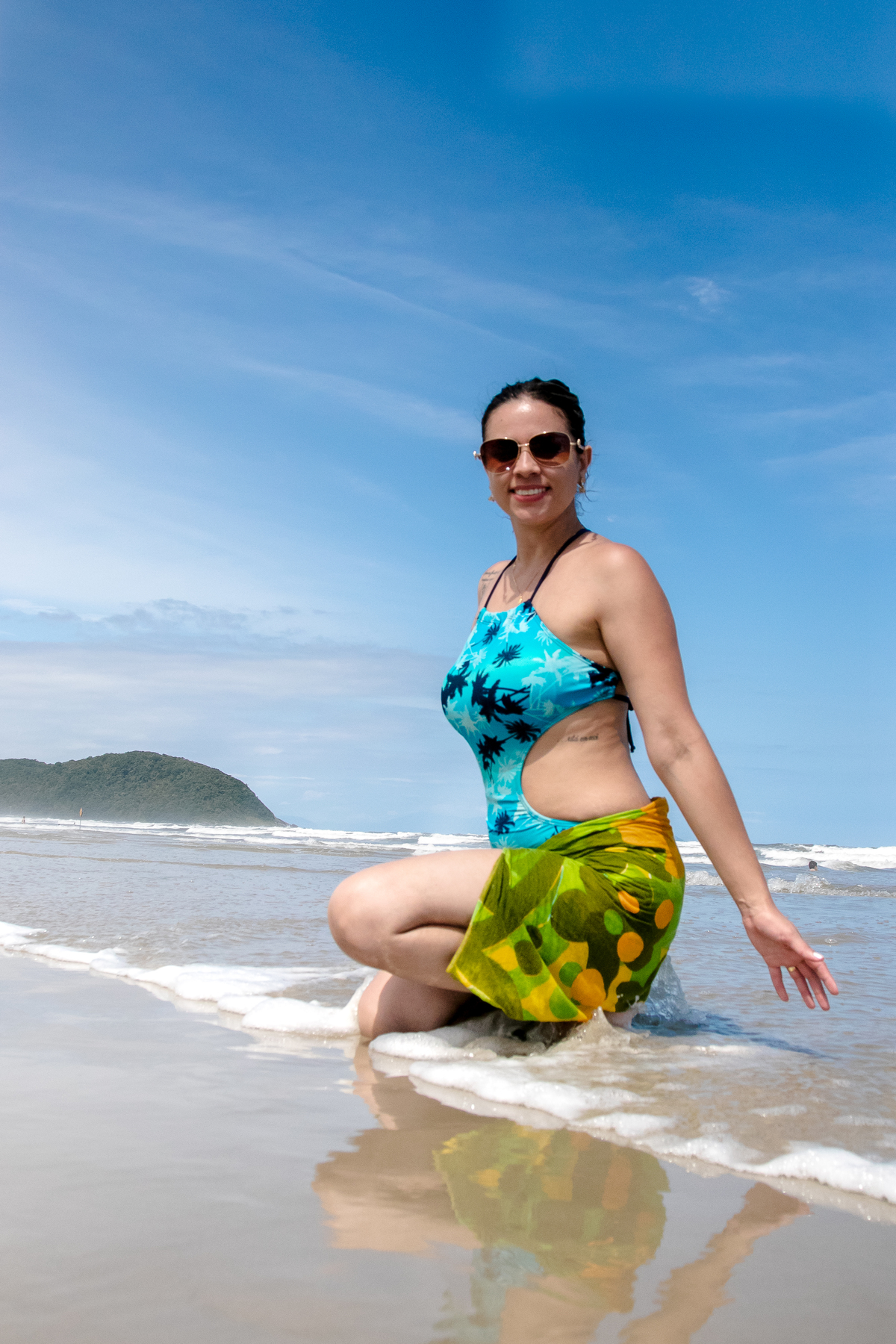 Ensaio de casal na praia de Riviera no litoral norte de são paulo, como o fotografo Daniel Moura da Clique a Dois fotografia, ensaio de casal comemorando bodas de casamento, junto a sua filha, ensaio de família - editorial de moda