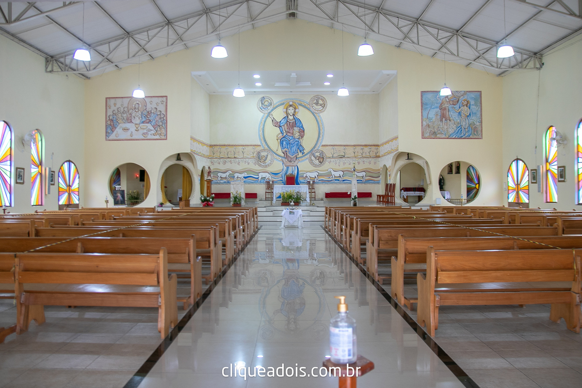 Fotografar batizados é sempre emocionante. Confira os melhores trabalhos com cerimônias de batismo do fotógrafo de famílias Daniel Moura, Batizado Paróquia Santa Cruz e Santa Margarida D'Youville