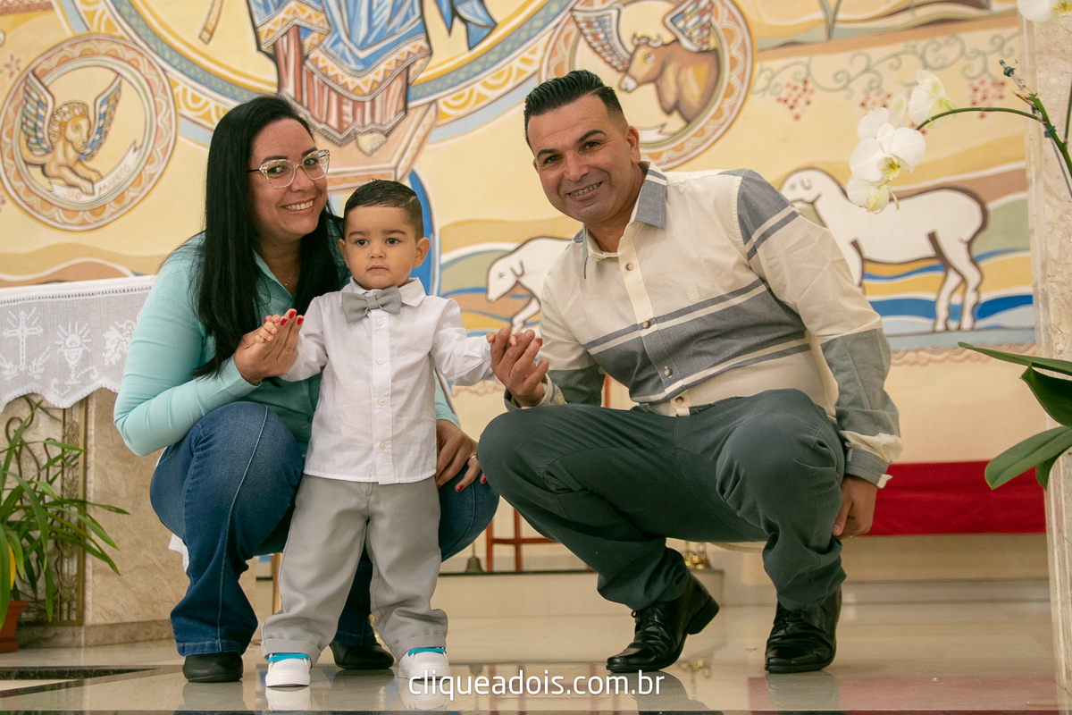 Fotografar batizados é sempre emocionante. Confira os melhores trabalhos com cerimônias de batismo do fotógrafo de famílias Daniel Moura, Batizado Paróquia Santa Cruz e Santa Margarida D'Youville
