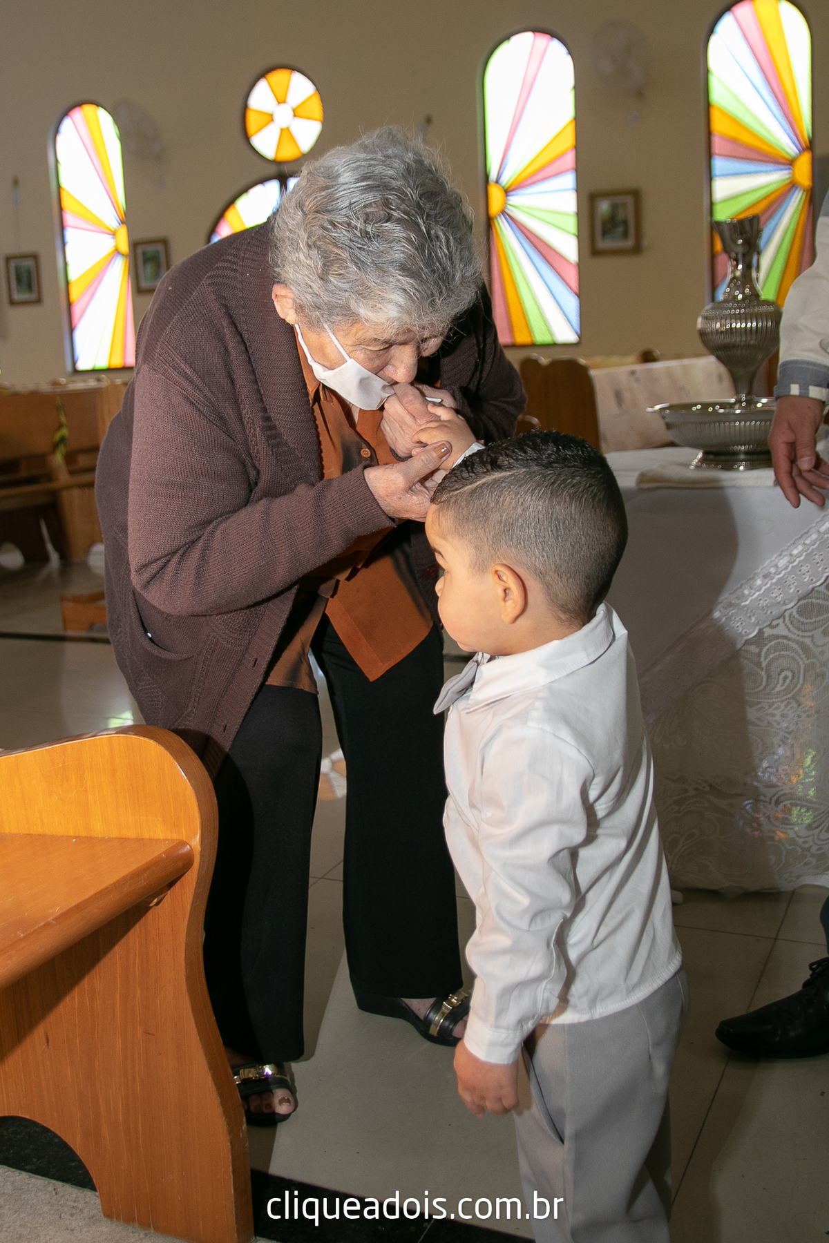 Fotografar batizados é sempre emocionante. Confira os melhores trabalhos com cerimônias de batismo do fotógrafo de famílias Daniel Moura, Batizado Paróquia Santa Cruz e Santa Margarida D'Youville