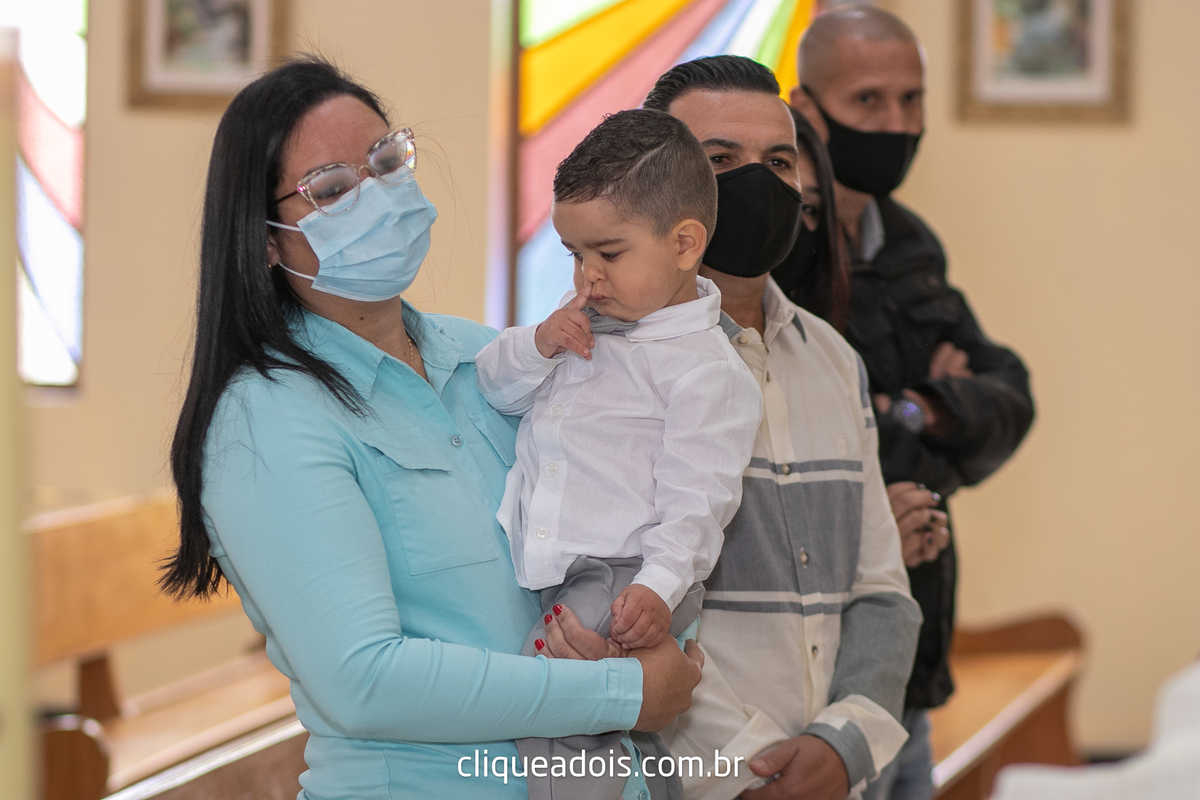 Fotografar batizados é sempre emocionante. Confira os melhores trabalhos com cerimônias de batismo do fotógrafo de famílias Daniel Moura, Batizado Paróquia Santa Cruz e Santa Margarida D'Youville