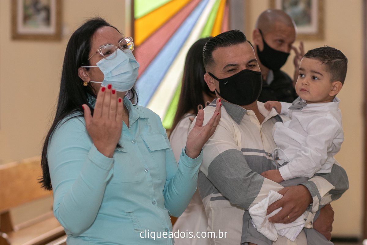 Fotografar batizados é sempre emocionante. Confira os melhores trabalhos com cerimônias de batismo do fotógrafo de famílias Daniel Moura, Batizado Paróquia Santa Cruz e Santa Margarida D'Youville