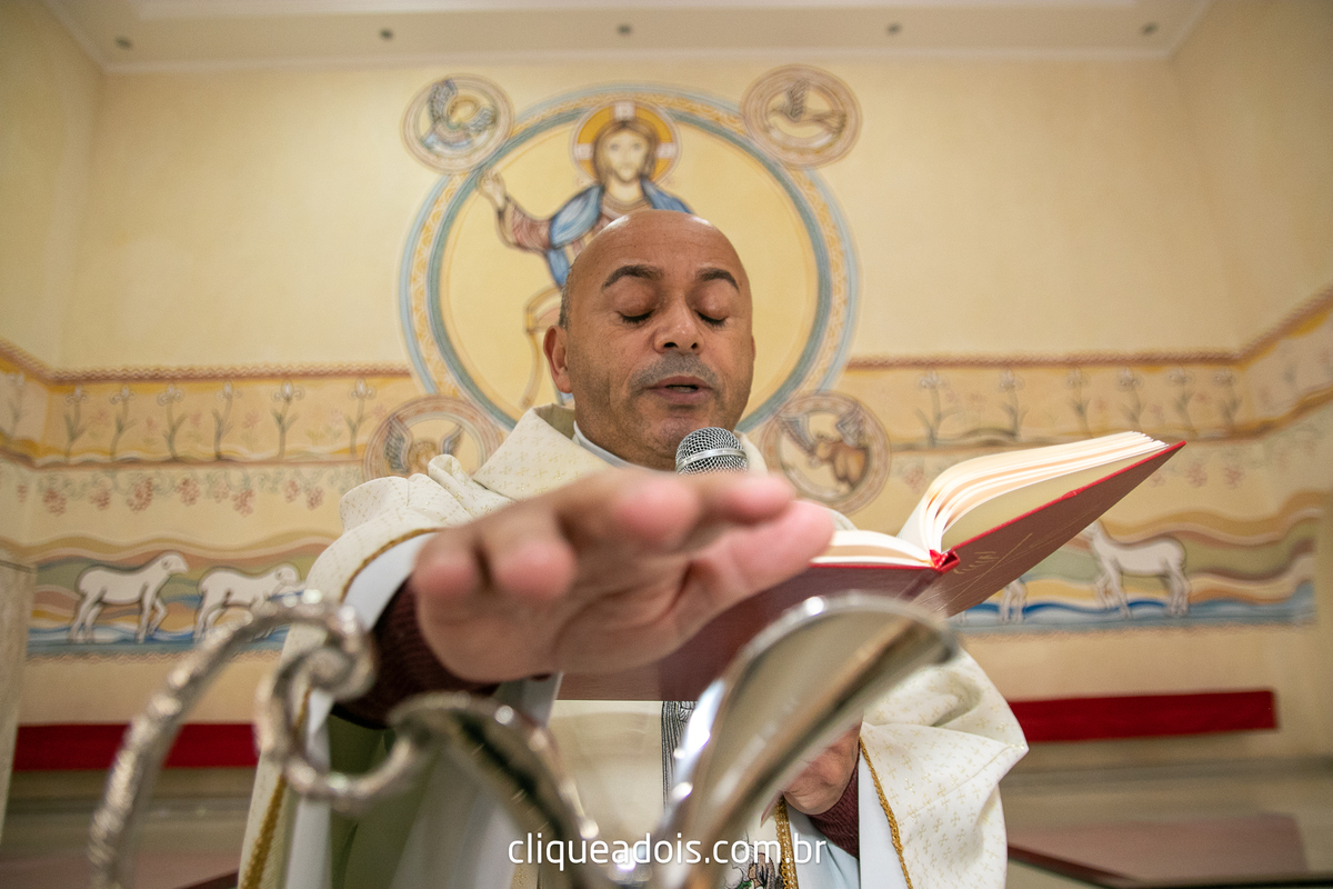 Fotografar batizados é sempre emocionante. Confira os melhores trabalhos com cerimônias de batismo do fotógrafo de famílias Daniel Moura, Batizado Paróquia Santa Cruz e Santa Margarida D'Youville