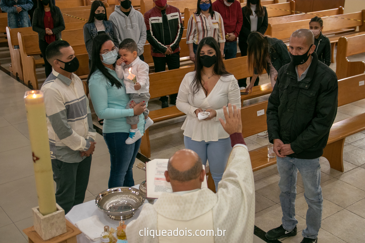Fotografar batizados é sempre emocionante. Confira os melhores trabalhos com cerimônias de batismo do fotógrafo de famílias Daniel Moura, Batizado Paróquia Santa Cruz e Santa Margarida D'Youville