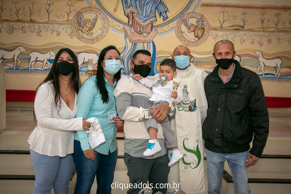 Fotografar batizados é sempre emocionante. Confira os melhores trabalhos com cerimônias de batismo do fotógrafo de famílias Daniel Moura, Batizado Paróquia Santa Cruz e Santa Margarida D'Youville