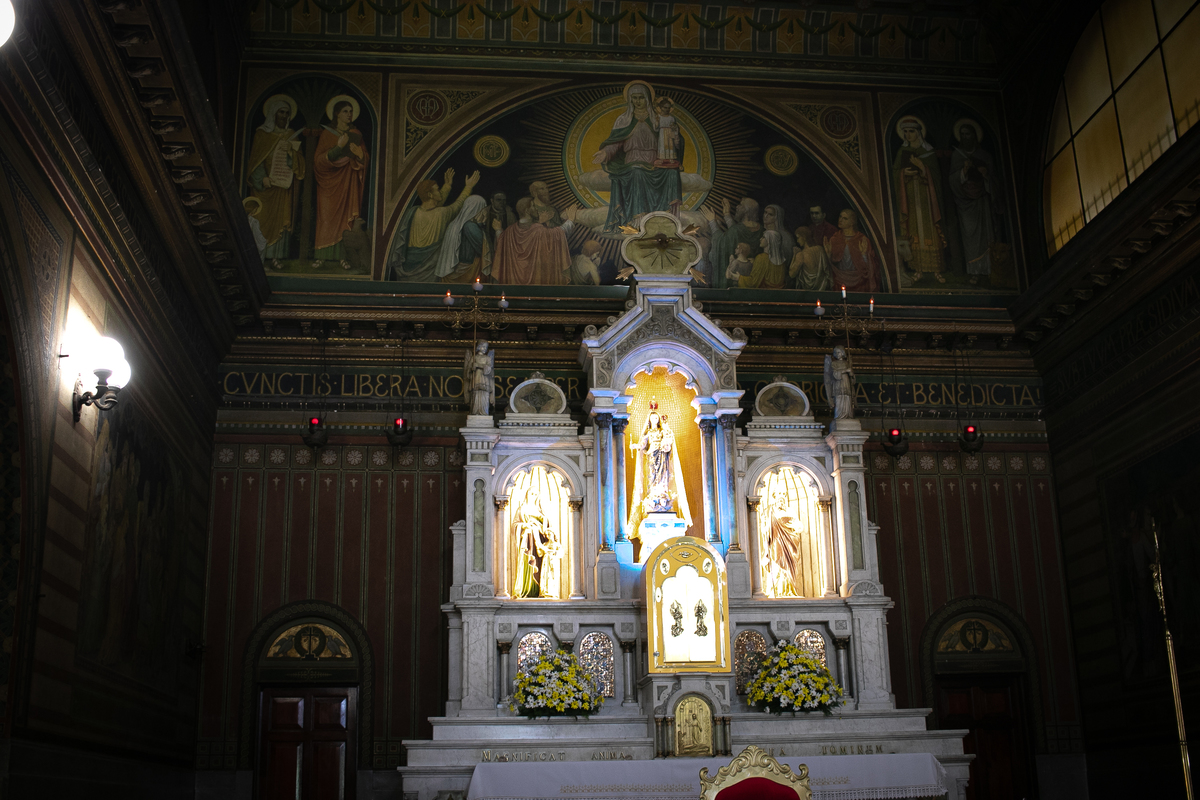 Fotografar batizados é sempre emocionante. Confira os melhores trabalhos com cerimônias de batismo do fotógrafo de famílias Daniel Moura, Batizado na Basílica de Nossa Senhora da Penha
