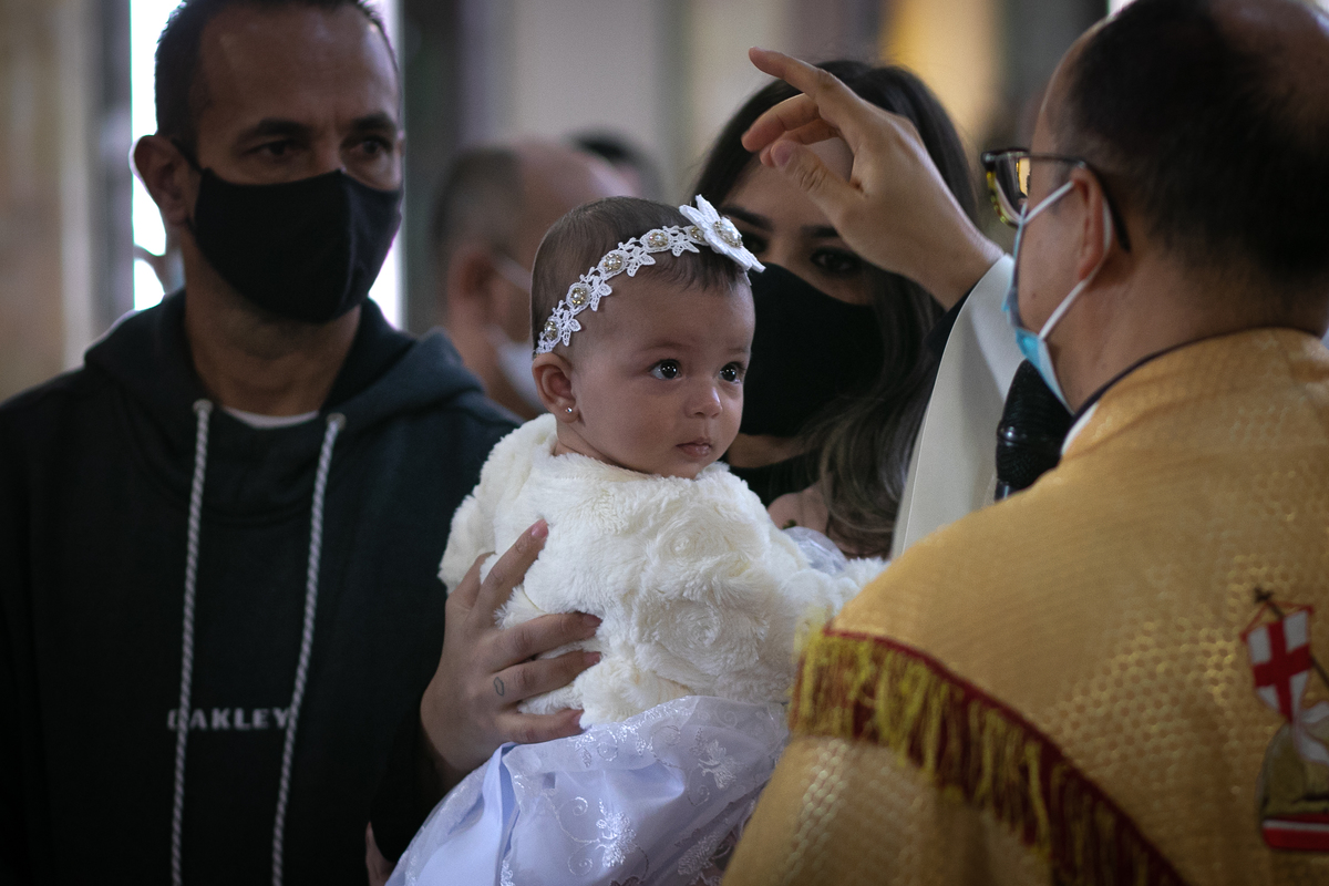 Fotografar batizados é sempre emocionante. Confira os melhores trabalhos com cerimônias de batismo do fotógrafo de famílias Daniel Moura