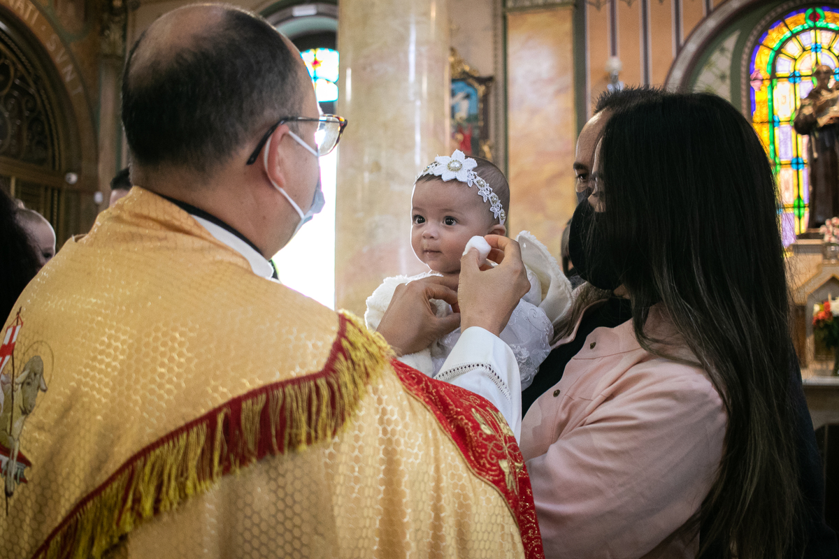 Fotografar batizados é sempre emocionante. Confira os melhores trabalhos com cerimônias de batismo do fotógrafo de famílias Daniel Moura