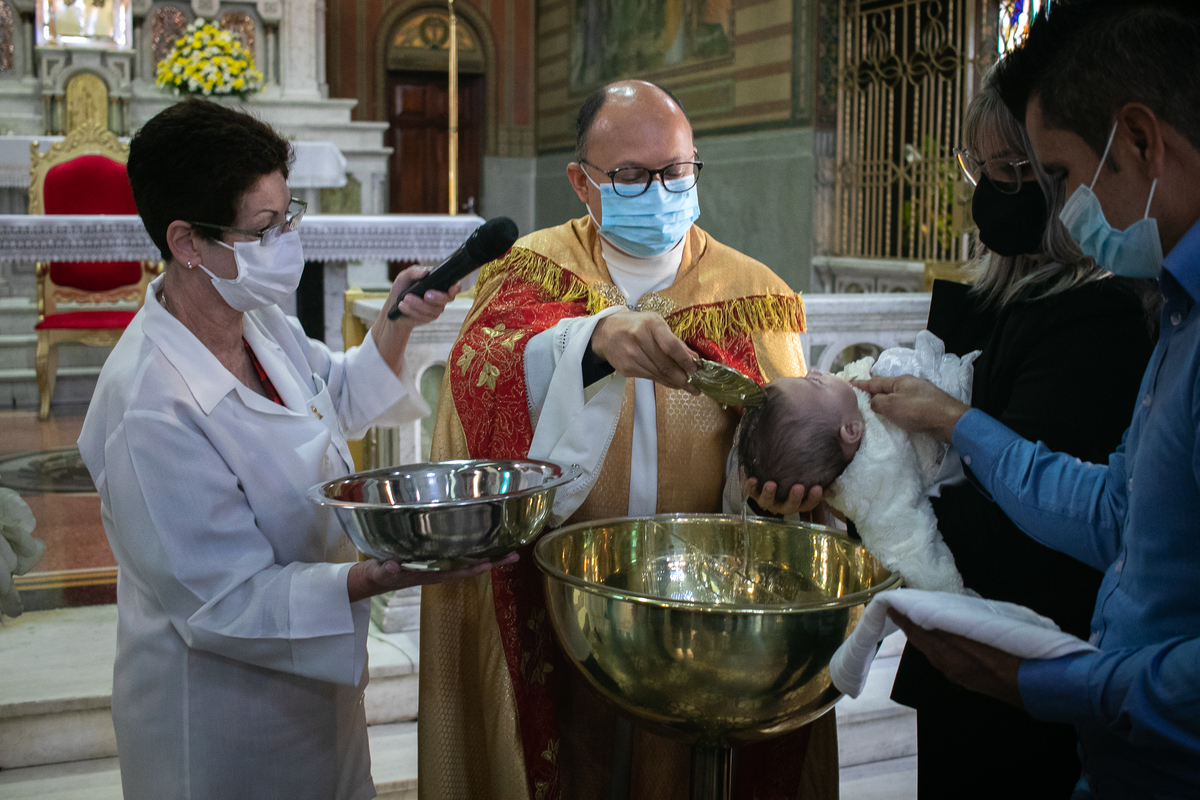 Fotografar batizados é sempre emocionante. Confira os melhores trabalhos com cerimônias de batismo do fotógrafo de famílias Daniel Moura