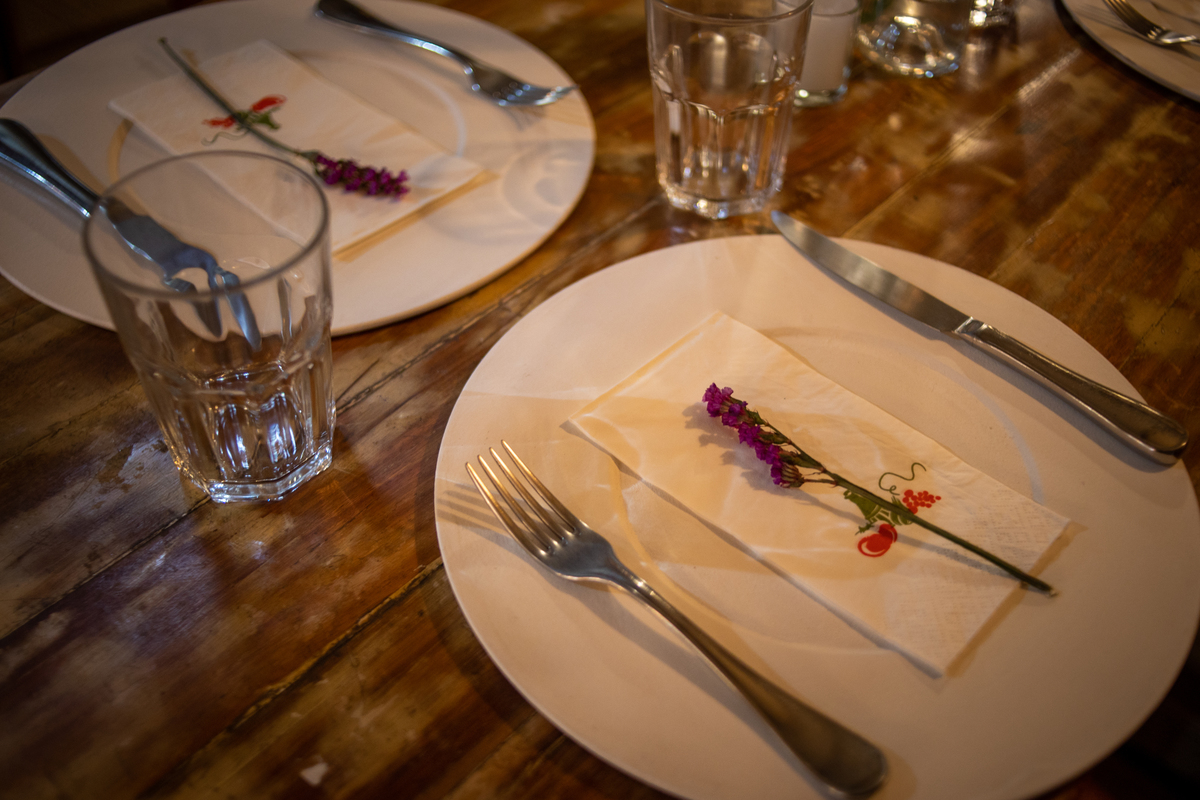 Infesta - La infesta 
Infesta (Buffet E Eventos)  - Tatuapé
Lugares para fazer um mini wedding em São Paulo, espaços menores e mais intimistas. Casamento sofisticado e muito elegante, fotografado por Daniel Moura da empresa Clique a Dois fotografia.