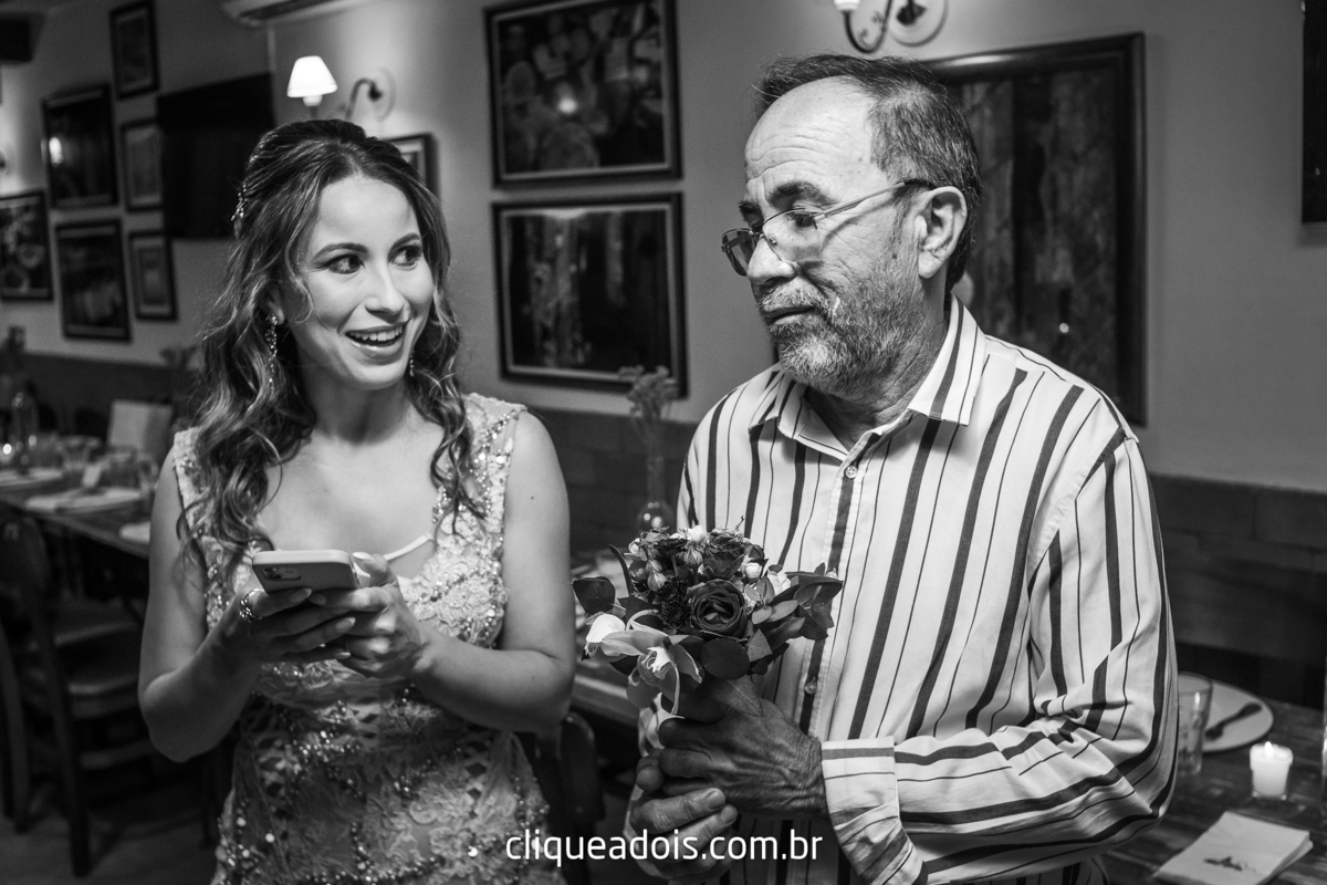 Vestido de noiva luxuoso, Infesta - La infesta 
Infesta (Buffet E Eventos)  - Tatuapé
Lugares para fazer um mini wedding em São Paulo, espaços menores e mais intimistas. Casamento sofisticado e muito elegante, fotografado por Daniel Moura e Clique a Dois.