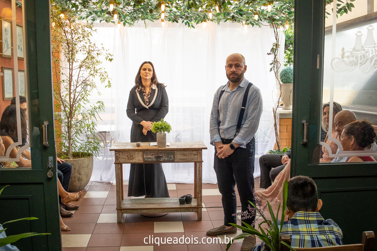 Vestido de noiva luxuoso, Infesta - La infesta 
Infesta (Buffet E Eventos)  - Tatuapé
Lugares para fazer um mini wedding em São Paulo, espaços menores e mais intimistas. Casamento sofisticado e muito elegante, fotografado por Daniel Moura e Clique a Dois.