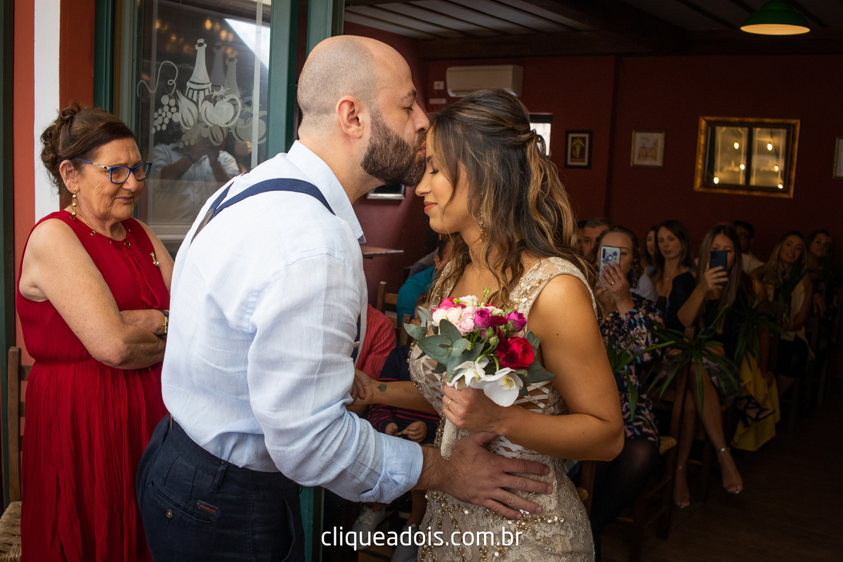 Infesta - La infesta 
Infesta (Buffet E Eventos)  - Tatuapé
Lugares para fazer um mini wedding em São Paulo, espaços menores e mais intimistas. Casamento sofisticado e muito elegante, fotografado por Daniel Moura da empresa Clique a Dois fotografia.