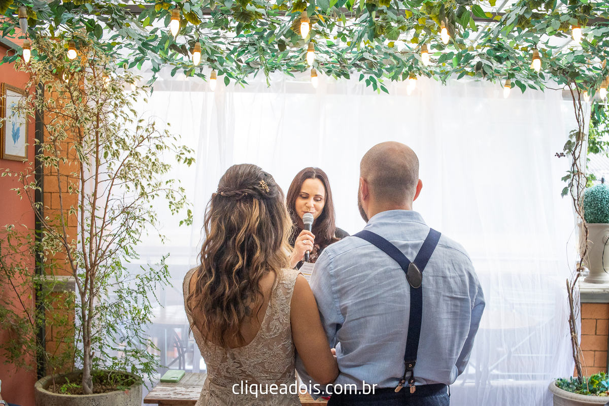 Vestido de noiva luxuoso, Infesta - La infesta 
Infesta (Buffet E Eventos)  - Tatuapé
Lugares para fazer um mini wedding em São Paulo, espaços menores e mais intimistas. Casamento sofisticado e muito elegante, fotografado por Daniel Moura e Clique a Dois.