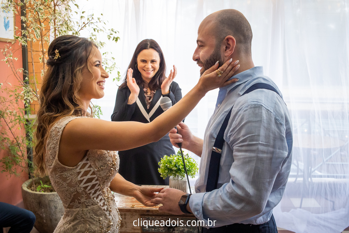 Vestido de noiva luxuoso, Infesta - La infesta 
Infesta (Buffet E Eventos)  - Tatuapé
Lugares para fazer um mini wedding em São Paulo, espaços menores e mais intimistas. Casamento sofisticado e muito elegante, fotografado por Daniel Moura e Clique a Dois.