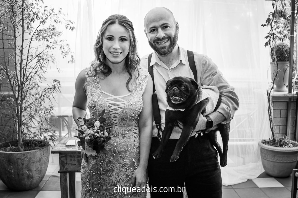 Pug levando a aliança em casamento, mini wedding no La Pergoletta - Tatuapé fotografado por Daniel Moura, Cachorro levando aliança.